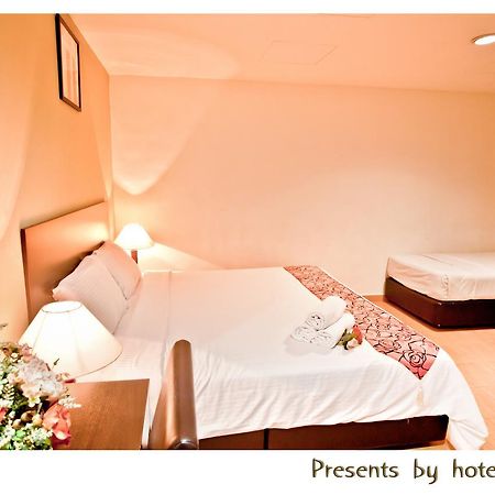 Sayang Hotel Kulai Exterior foto